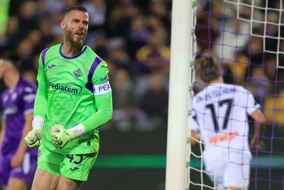 Fiorentina considering David de Gea sale