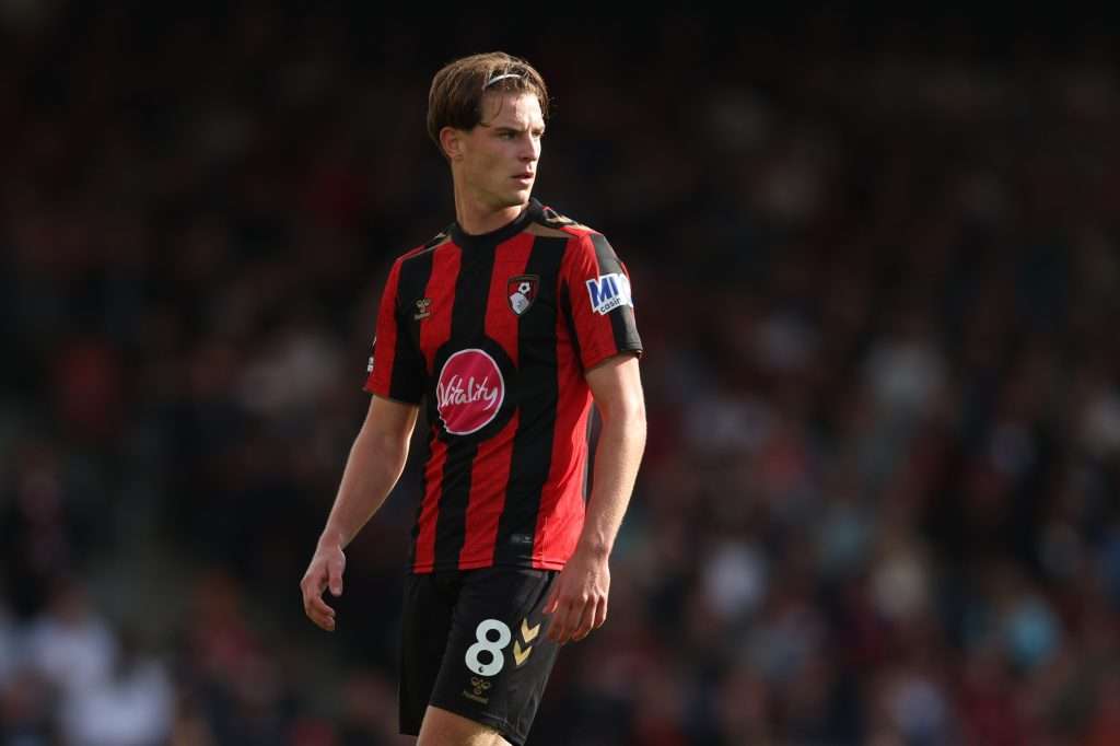 Milan está interessado no jogador do Bournemouth, Alex Scott, e está competindo com Chelsea e Arsenal