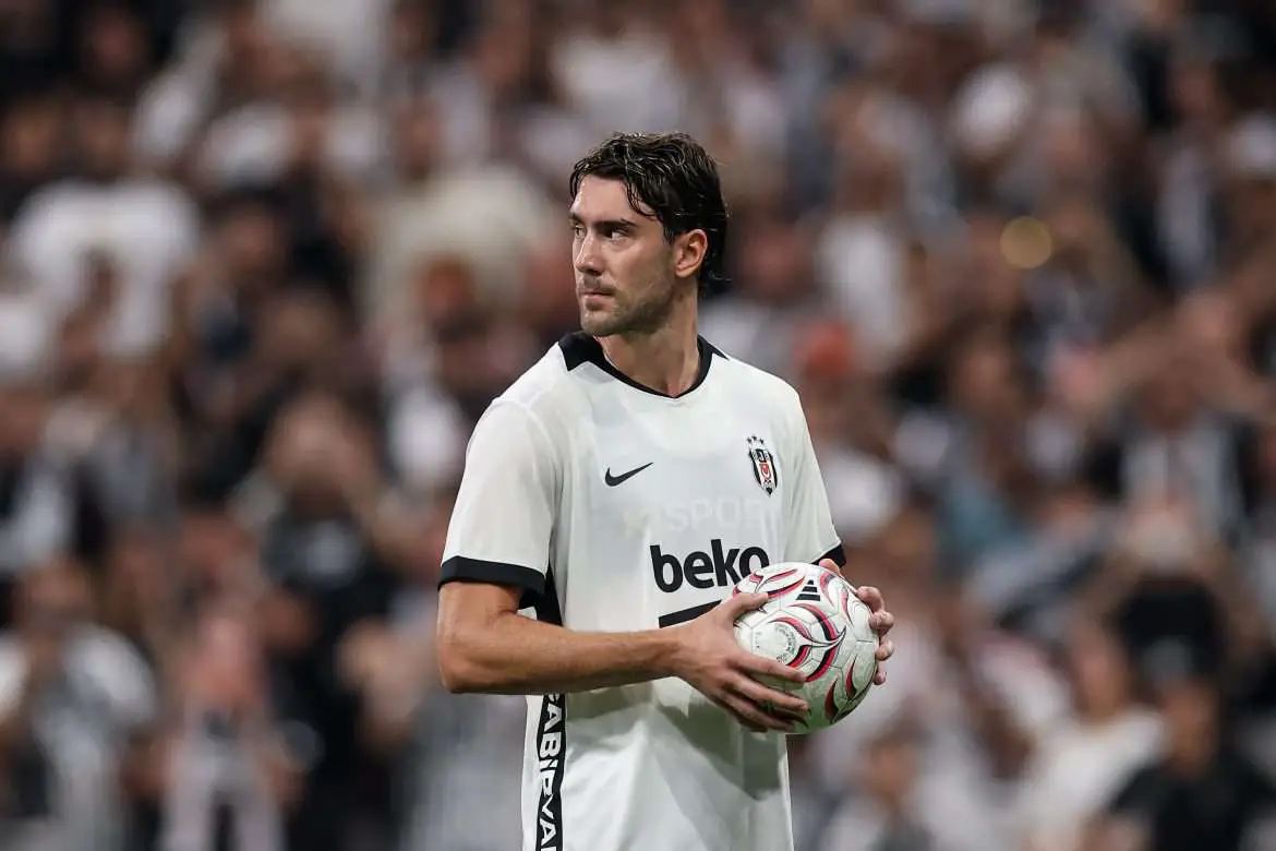 “There was no contact”, claims Dušan Vlahović, contradicting club story over contract expiry