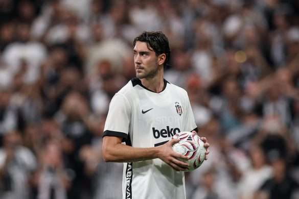 “There was no contact”, claims Dušan Vlahović, contradicting club story over contract expiry
