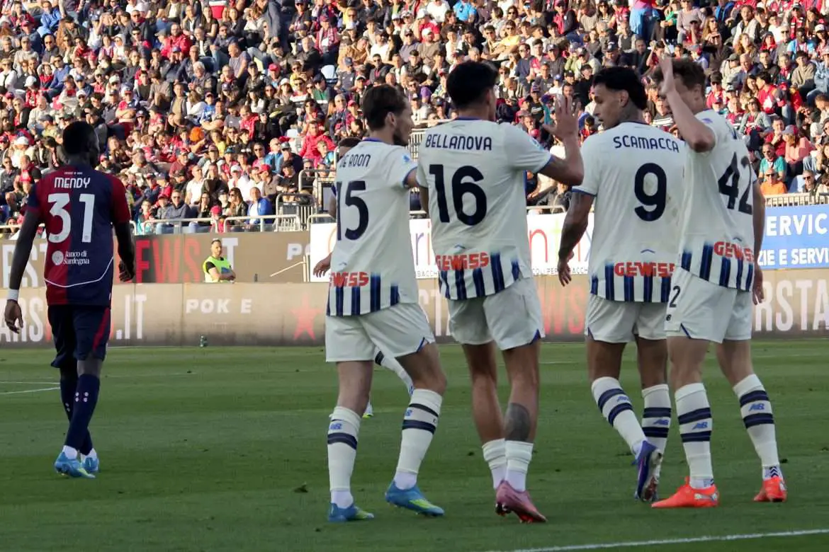 Atalanta players during Cagliari match