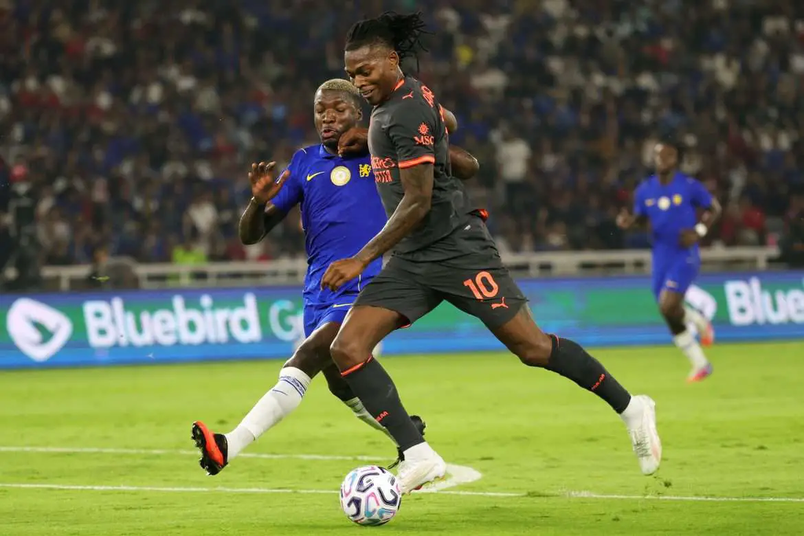 Milan's Rafael Leao edges towards an exit amidst Galatasaray and Aston Villa offers.