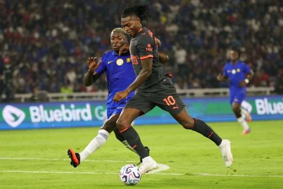 Milan's Rafael Leao edges towards an exit amidst Galatasaray and Aston Villa offers.