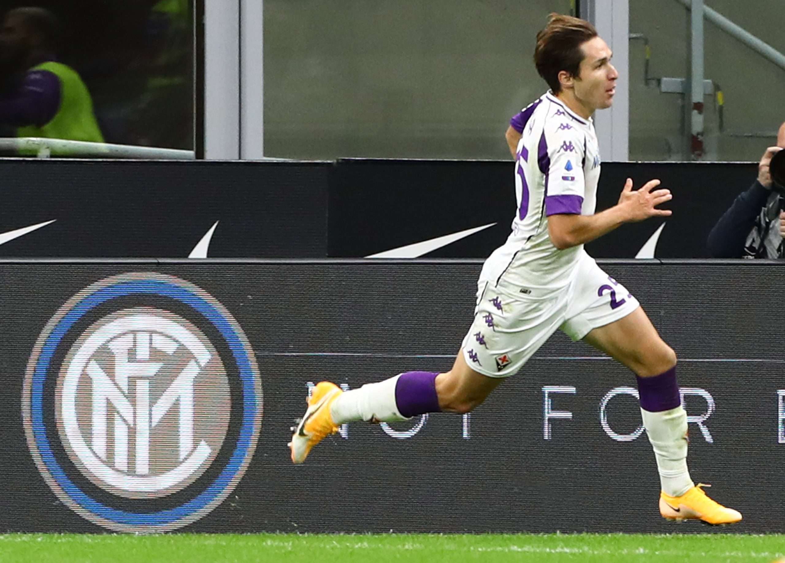 Juventus to offer loan deal with €50m permanent option for Fiorentina's  Chiesa - Get Italian Football News