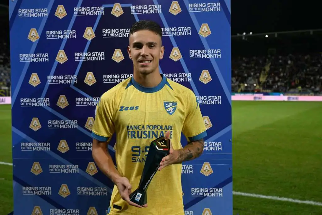 A Juventus está interessada na estrela do Frosinone, Antonio Raimondo, e os clubes da Premier League também estão na disputa