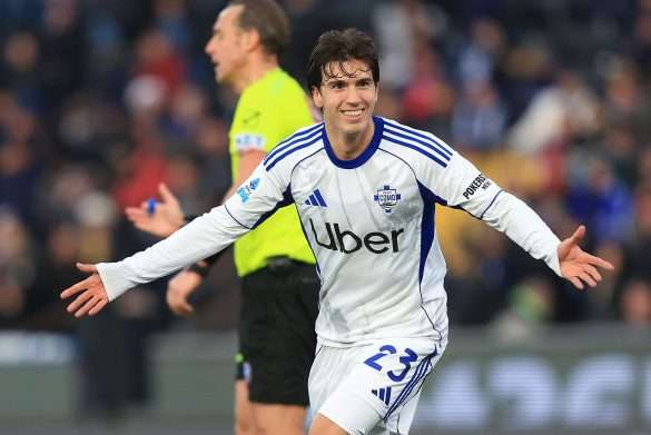 Napoli target and Como midfielder Máximo Perrone